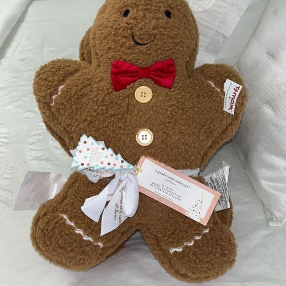cupcakes & cashmere Other - Cupcakes & cashmere viral gingerbread boy gingerbread girl Sherpa pillow set